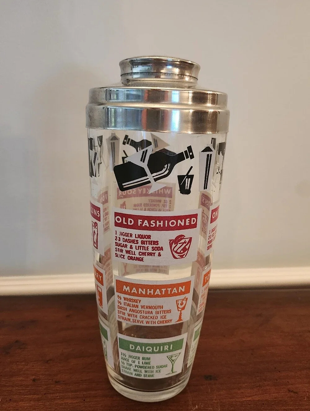 Retro Cocktail Shaker Glass with 12 Mixed Color Recipe Labels